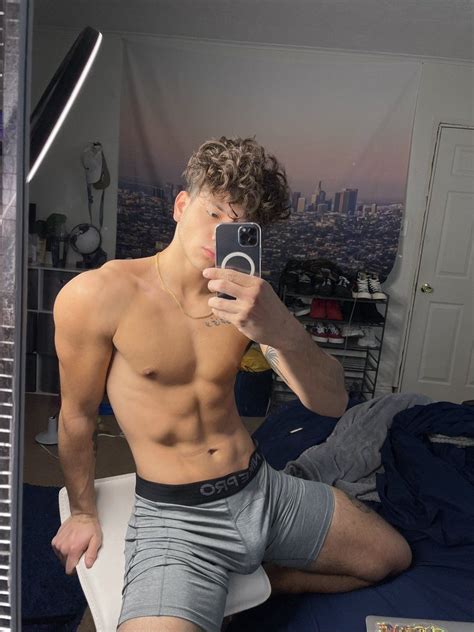 Top 20 Hottest Male OnlyFans Models